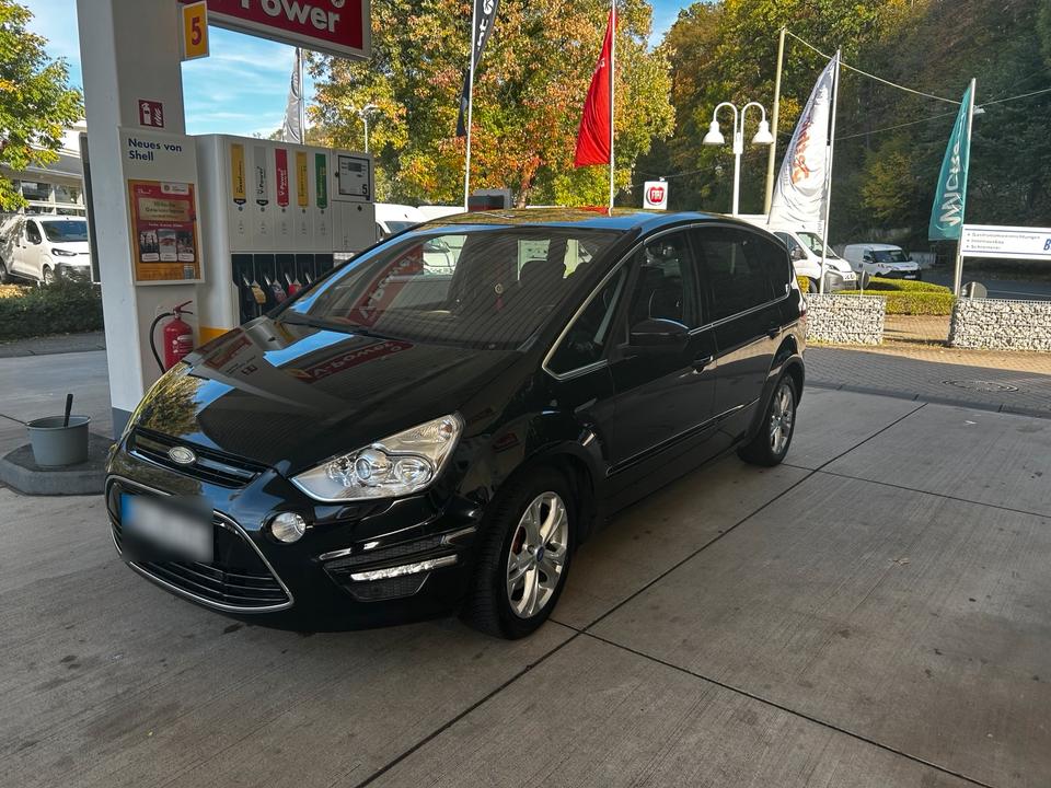 Ford S-Max 2011 — rear view