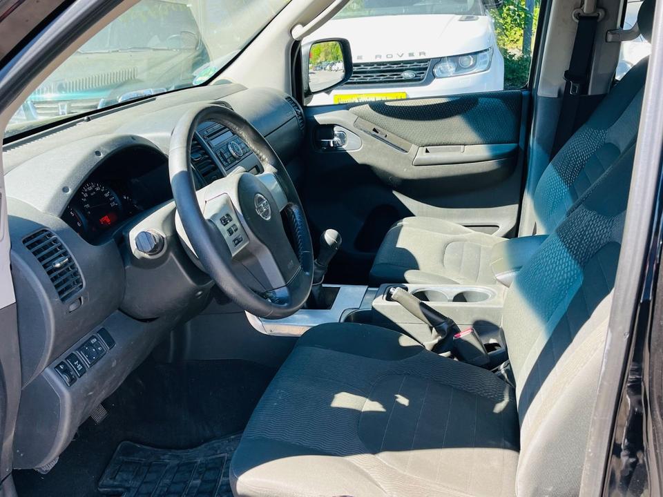Nissan Navara 2011 — photo 10