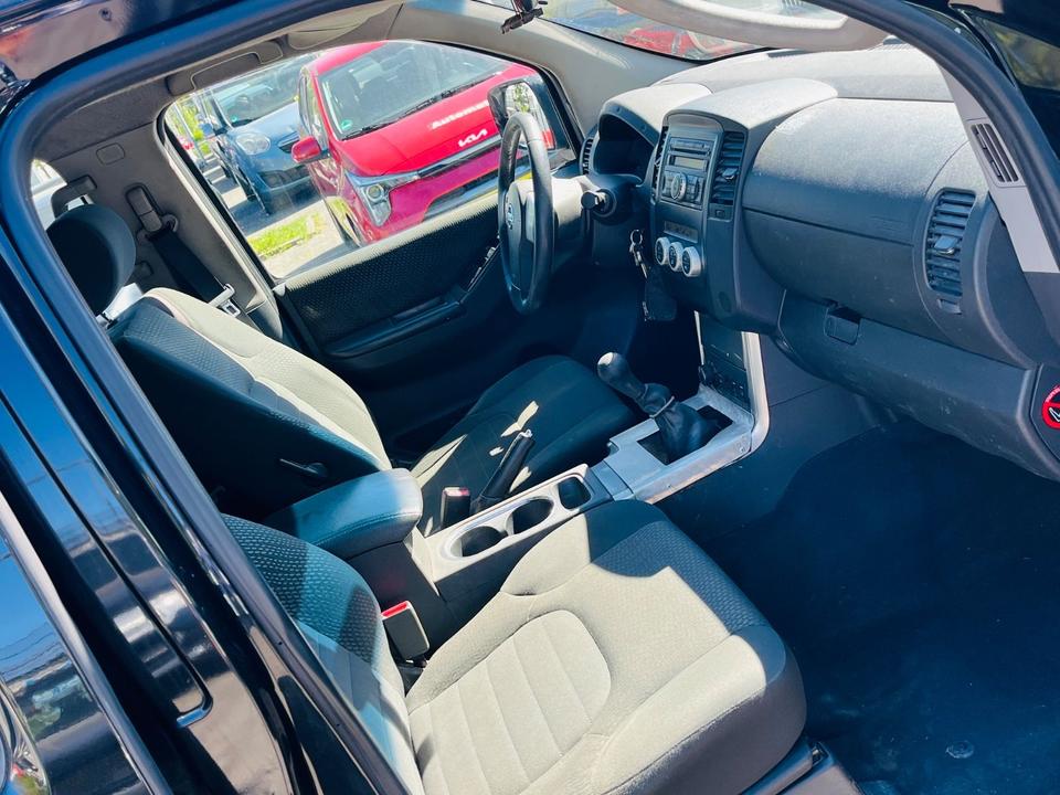 Nissan Navara 2011 — photo 12