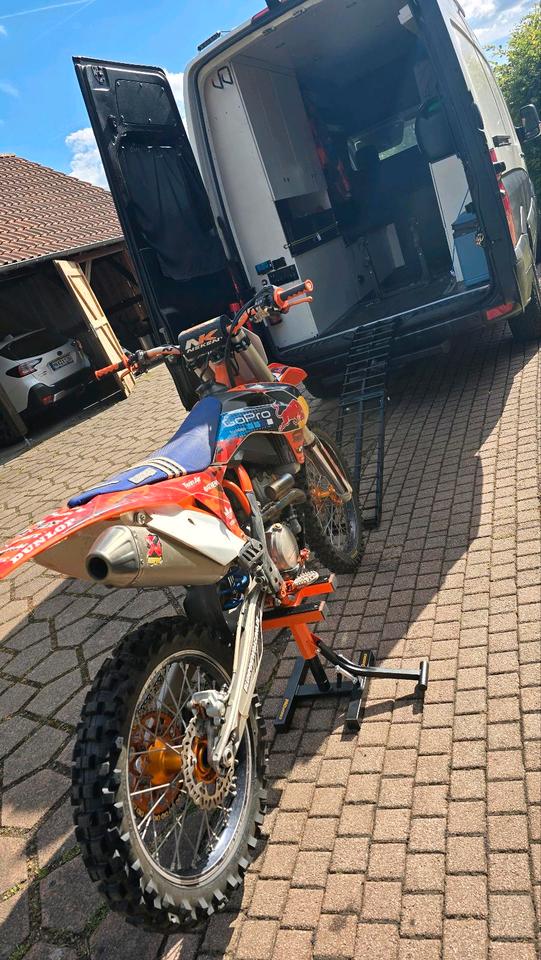 KTM SX-F 250 4 Takt, 2015 — вигляд ззаду