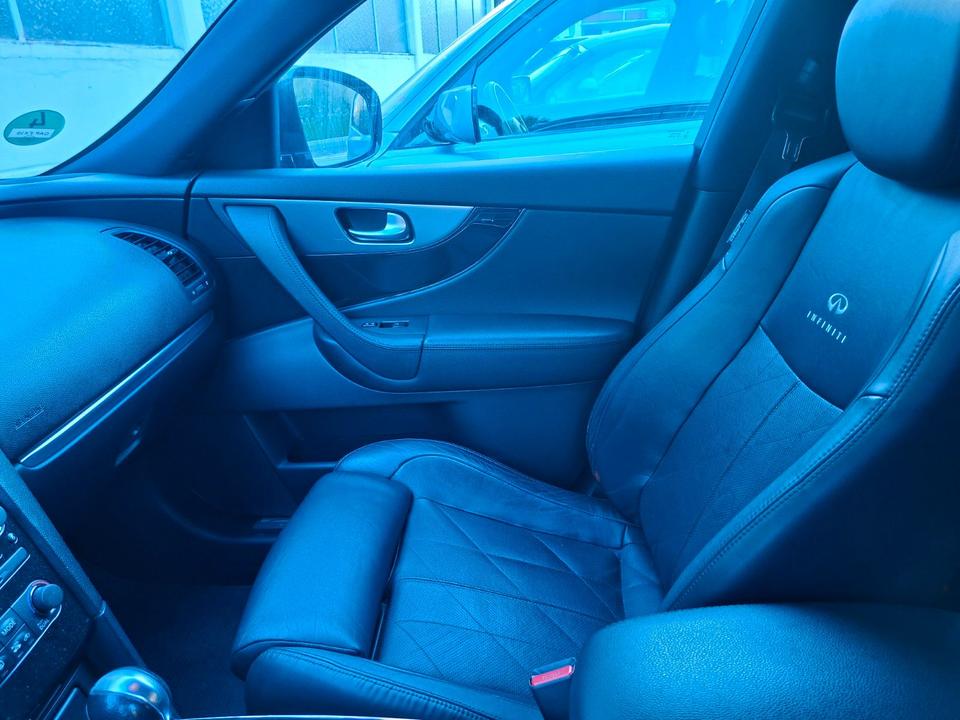 Infiniti FX 2011 — photo 14