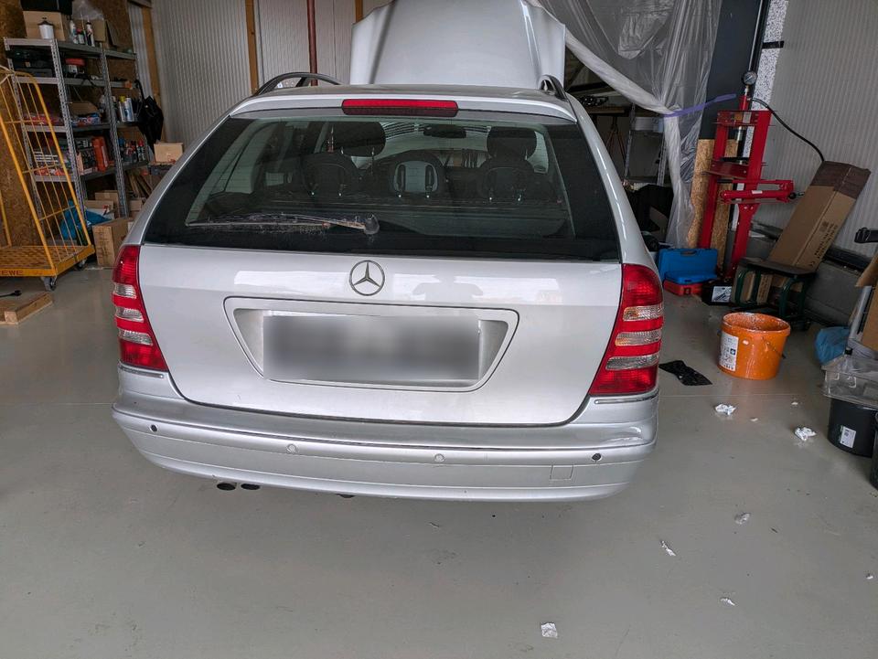 Mercedes Benz C 220 2004 — engine