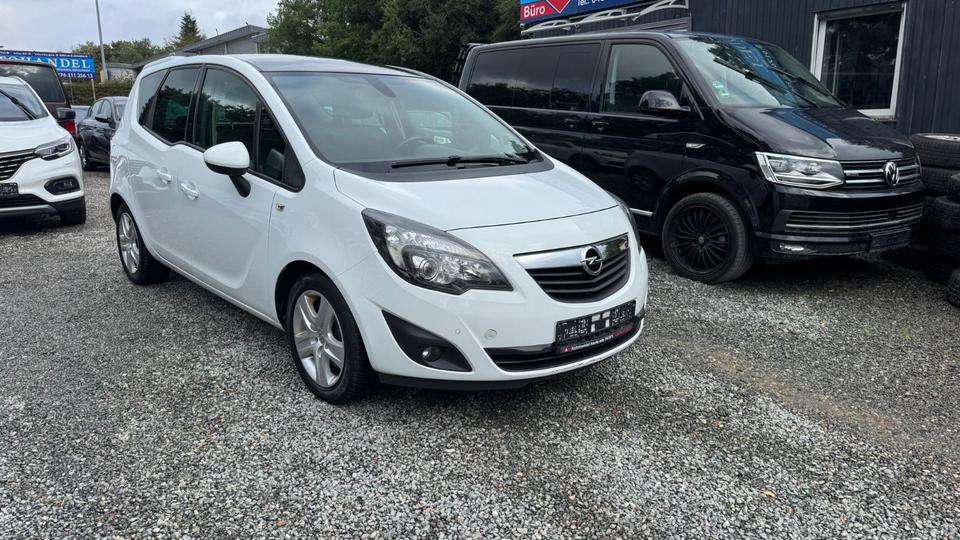 Opel Meriva 2012 — вигляд ззаду