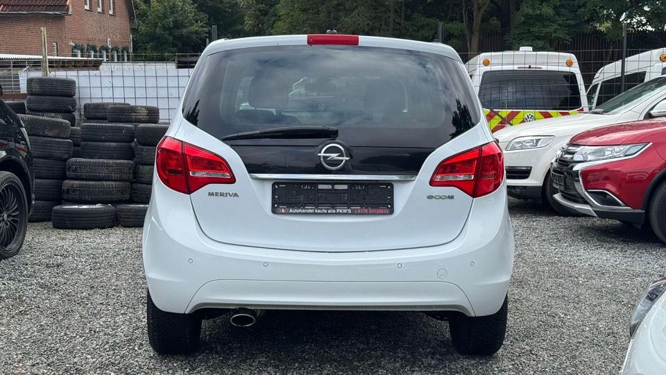 Opel Meriva 2012 — салон