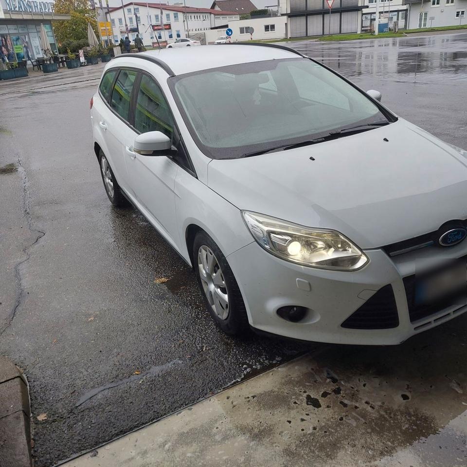 Ford Focus 2012 — rear view