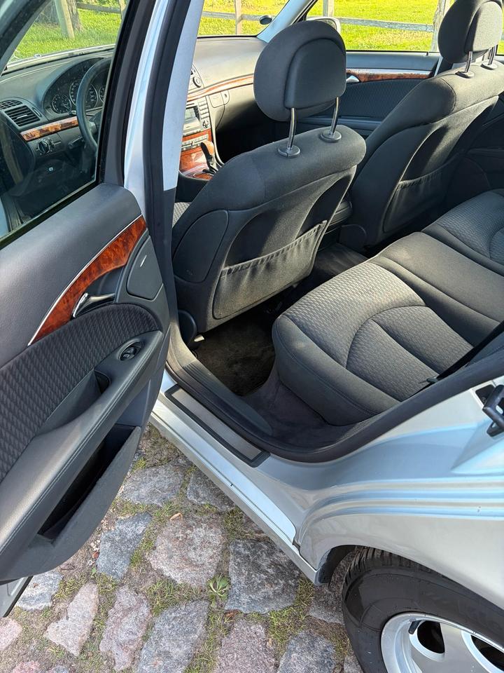 Mercedes Benz E 200 2005 — photo 11