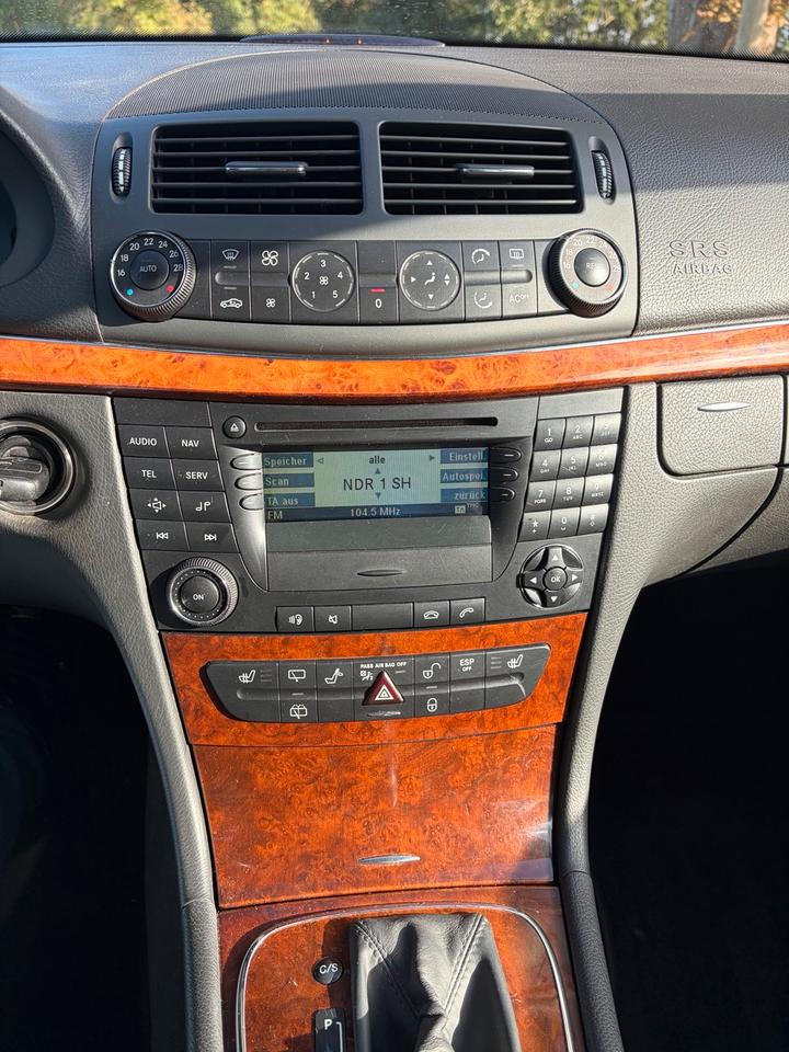 Mercedes Benz E 200 2005 — photo 16