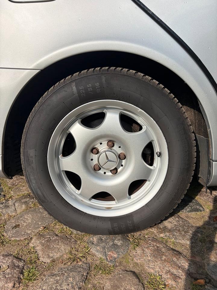Mercedes Benz E 200 2005 — photo 18