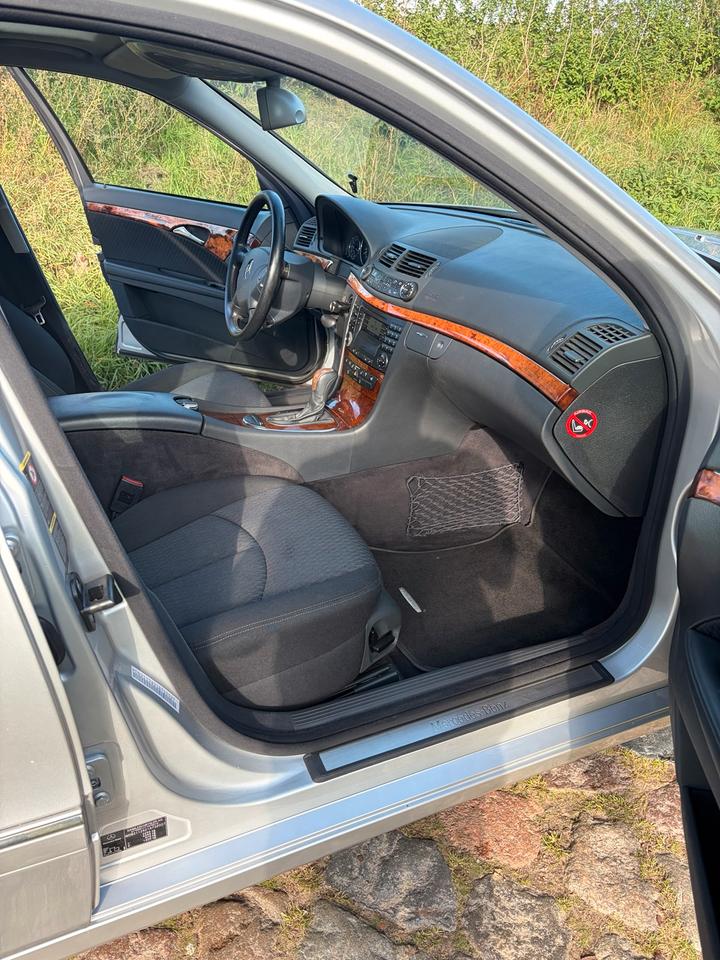 Mercedes Benz E 200 2005 — photo 9