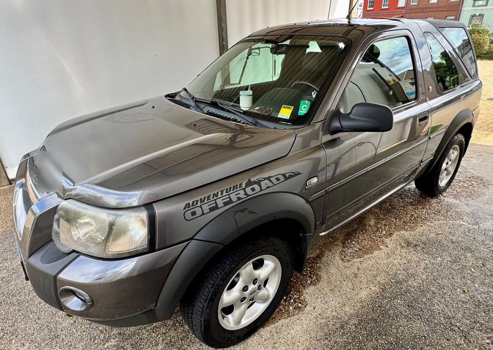 Land Rover Freelander 2006 — rear view