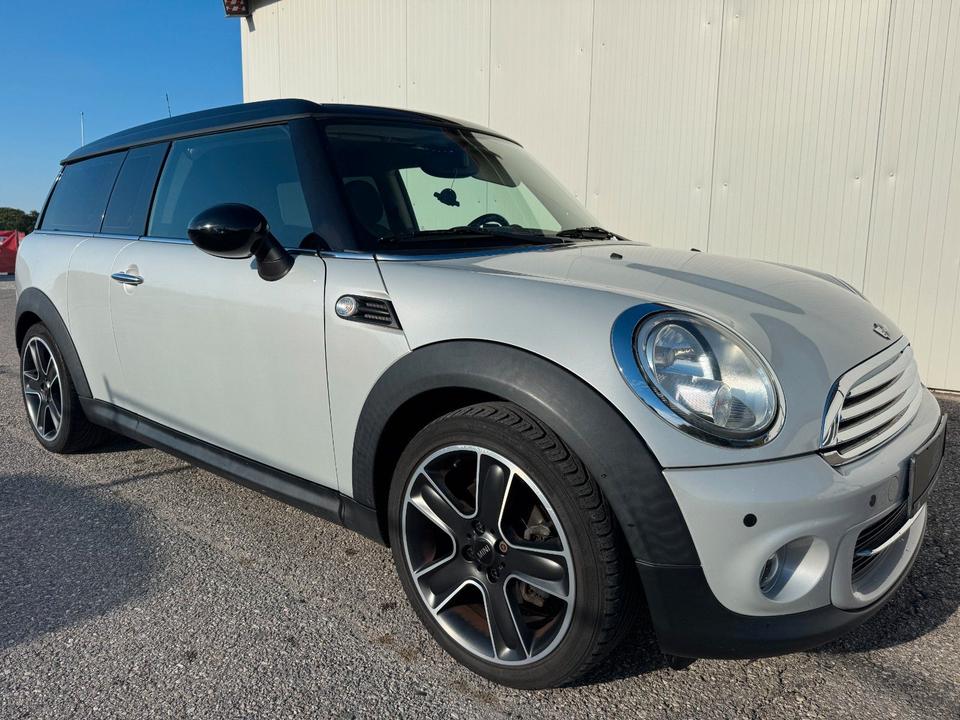 Mini Cooper S Clubman 2011 — rear view