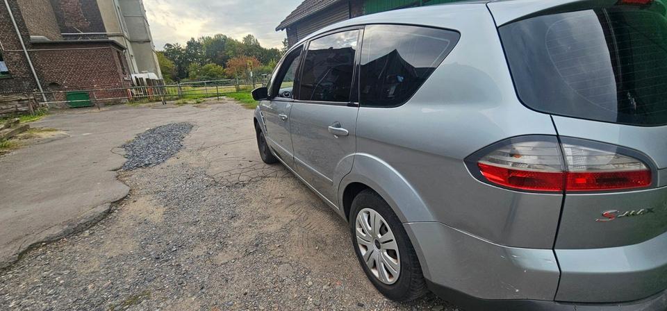 Ford S-Max 2008 — rear view
