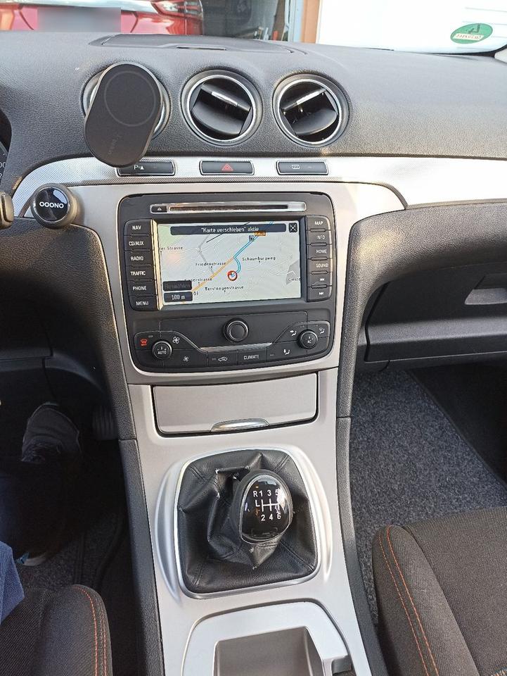 Ford S-Max 2011 — photo 10
