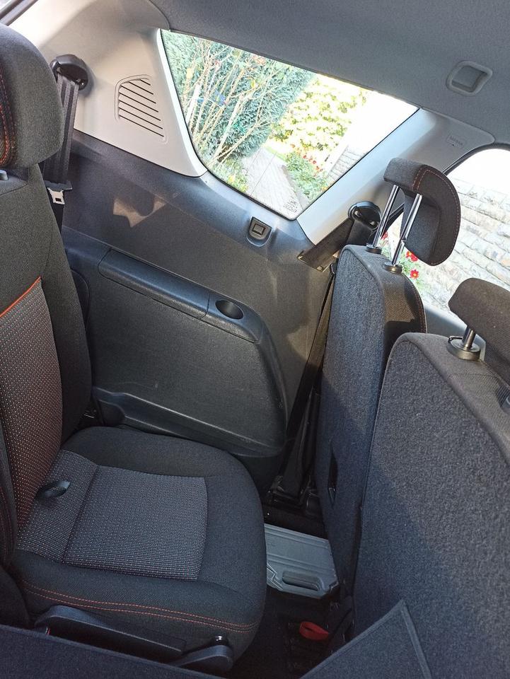 Ford S-Max 2011 — photo 9