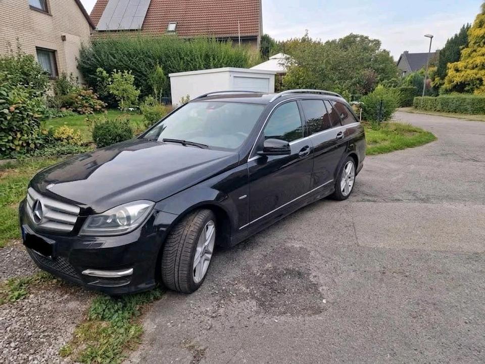 Mercedes Benz C 250 2011 — вигляд ззаду
