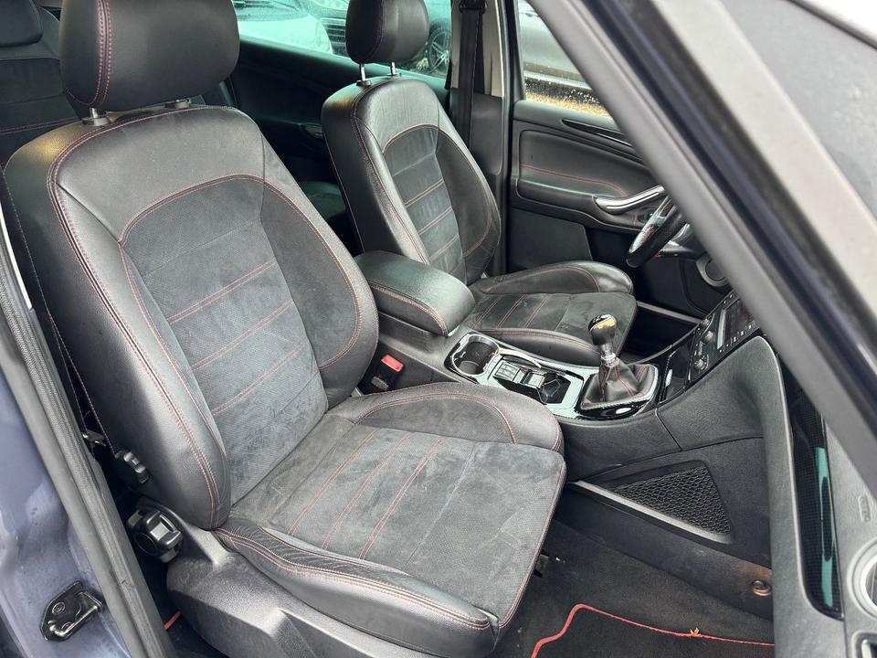 Ford S-Max 2011 — photo 11