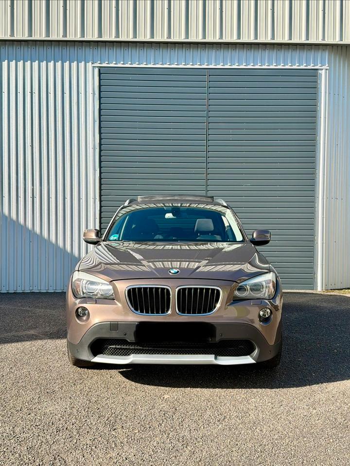 BMW X1 2011 — engine
