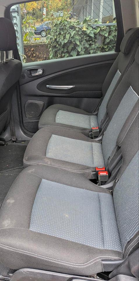 Ford S-Max 2013 — photo 11