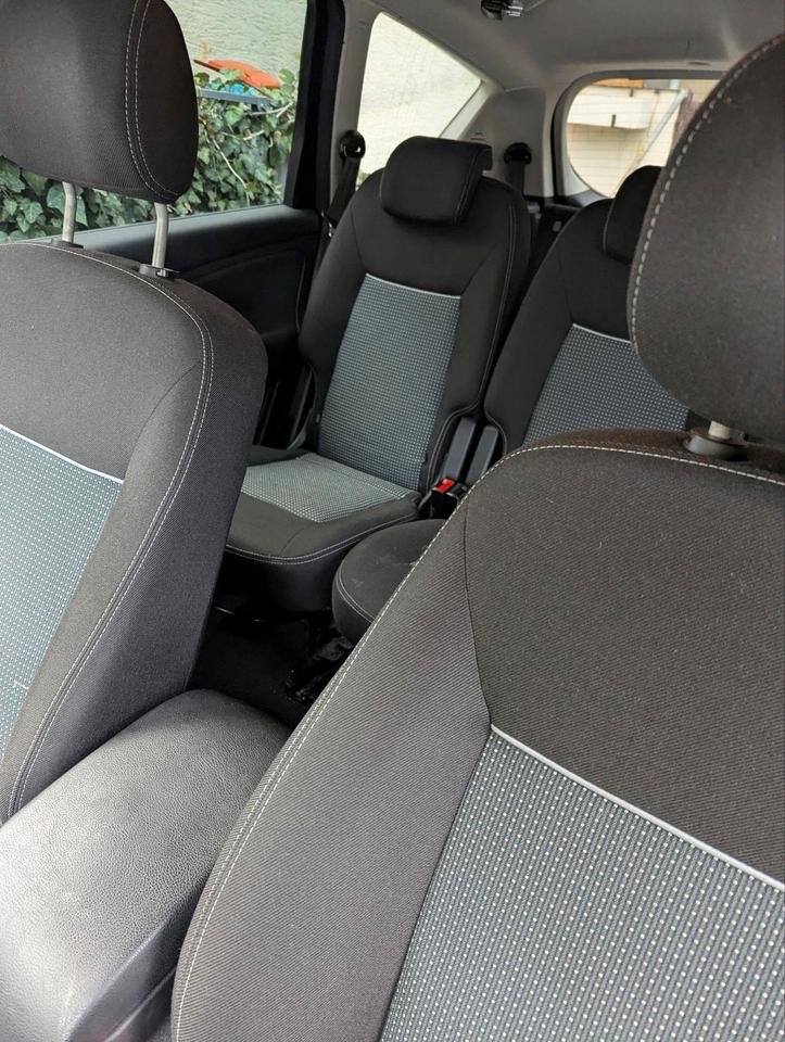 Ford S-Max 2013 — photo 12