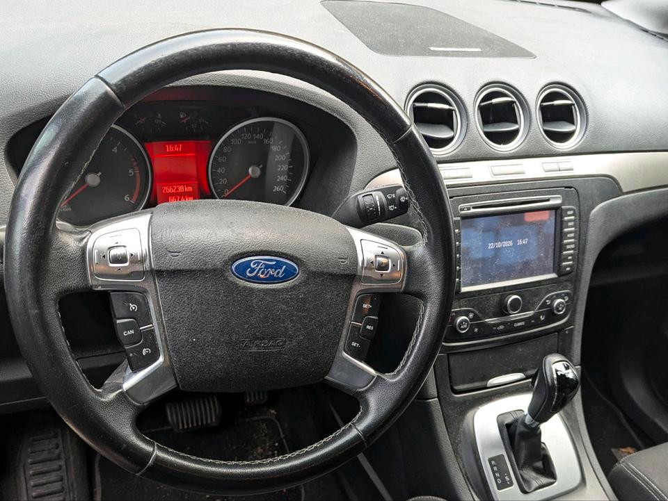 Ford S-Max 2013 — photo 14
