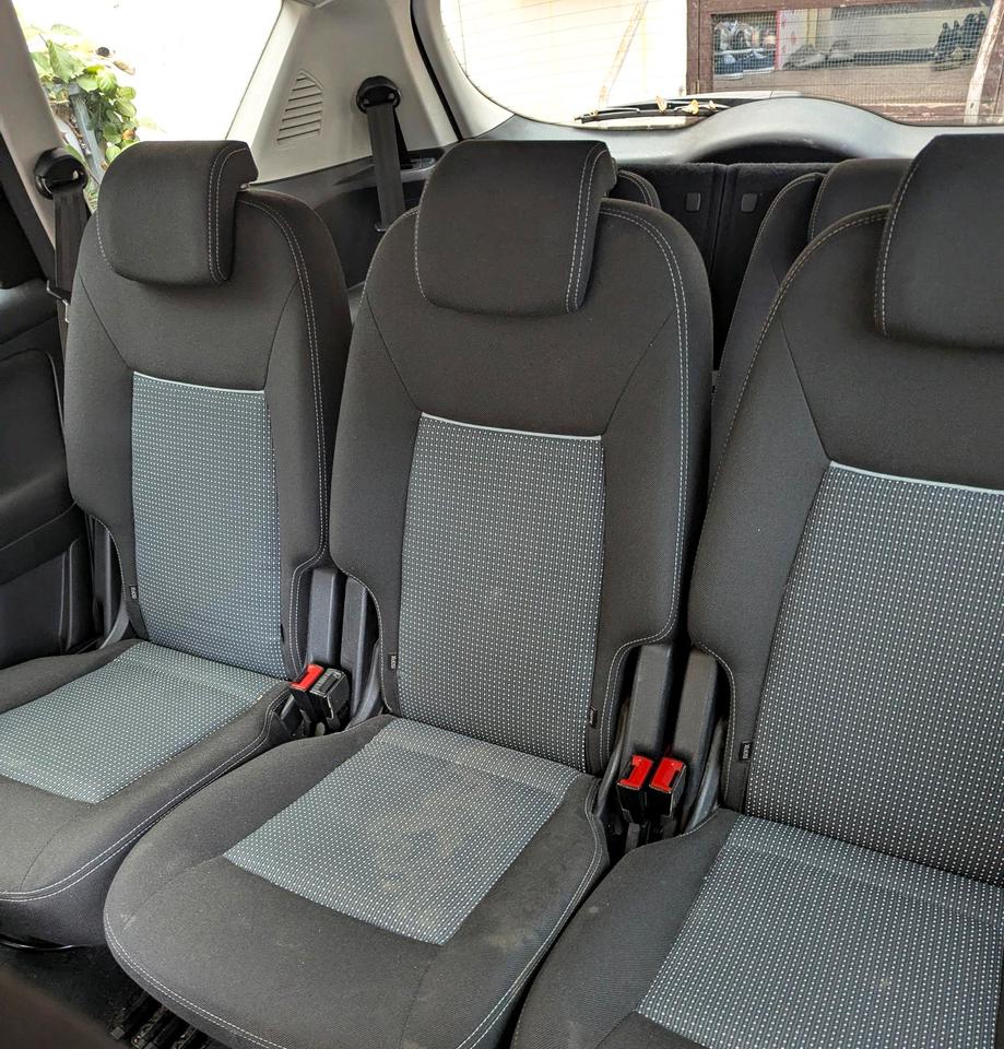 Ford S-Max 2013 — photo 16