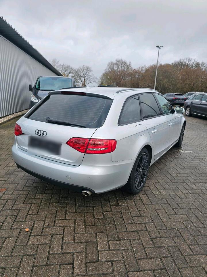 Audi A4 2011 — engine