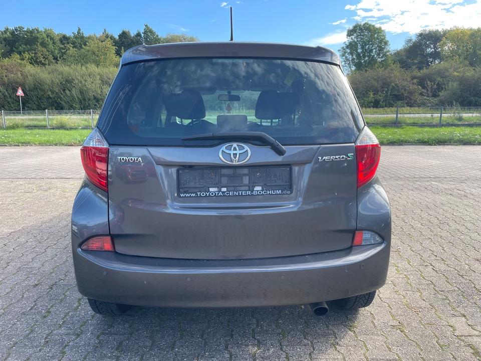Toyota Verso 2011 — двигун