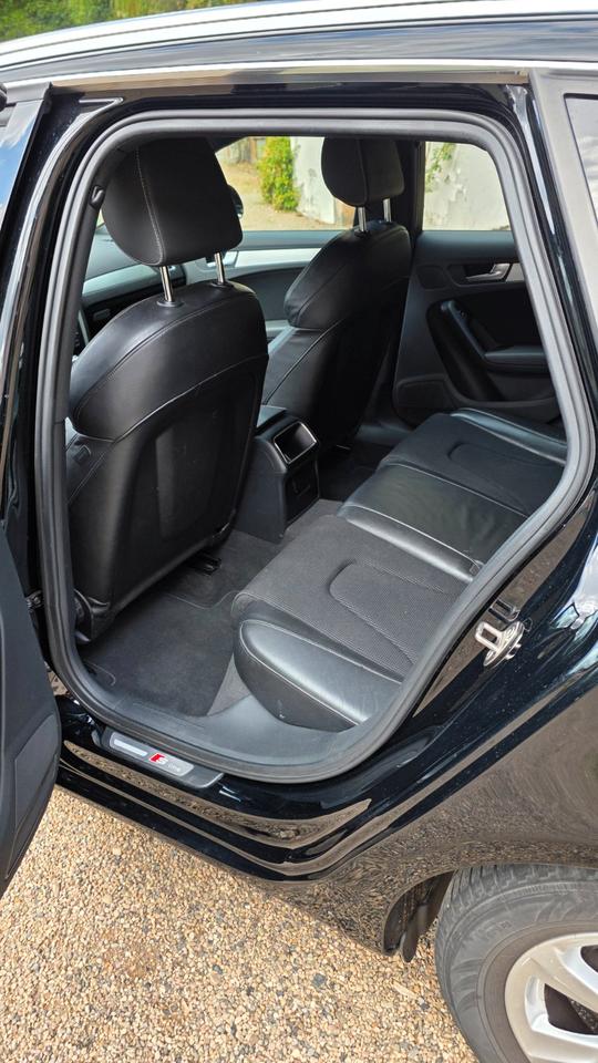 Audi A4 2009 — photo 14