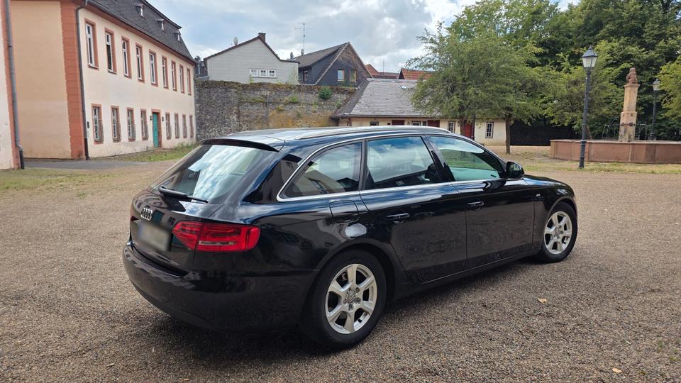 Audi A4 2009 — photo 8
