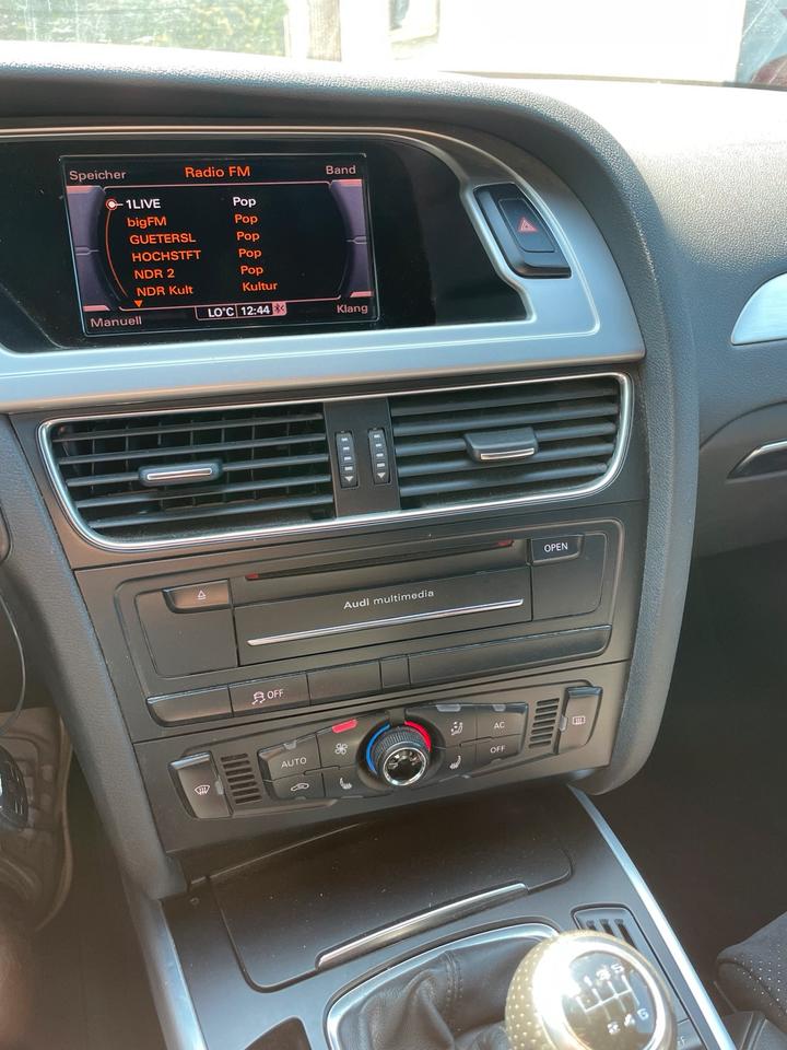 Audi A4 2011 — photo 11