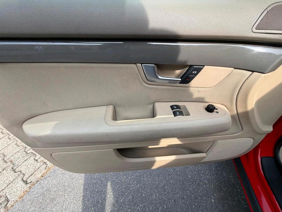 Audi A4 2004 — photo 12