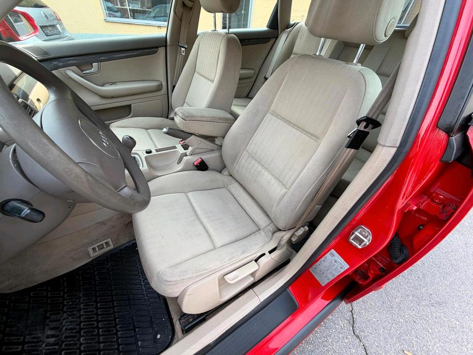 Audi A4 2004 — photo 18