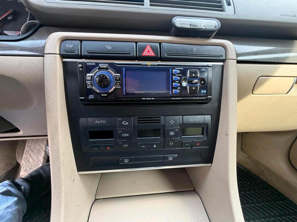Audi A4 2004 — photo 5