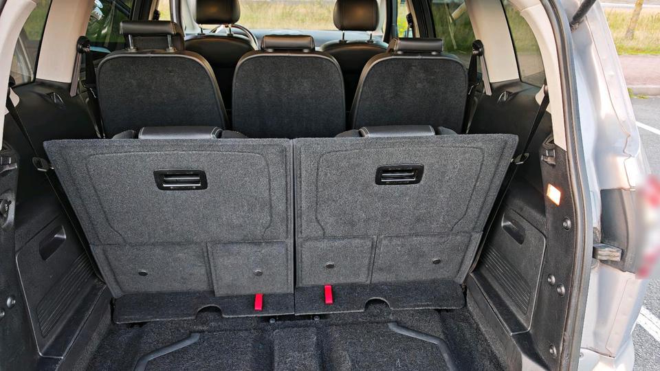 Ford S-Max 2013 — photo 11