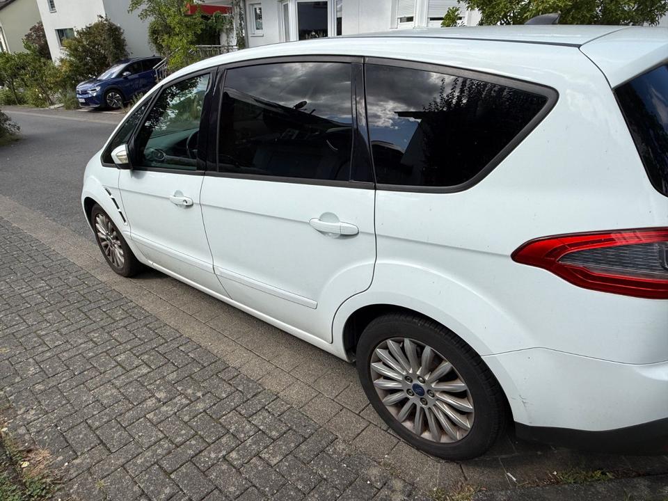 Ford S-Max 2015 — rear view