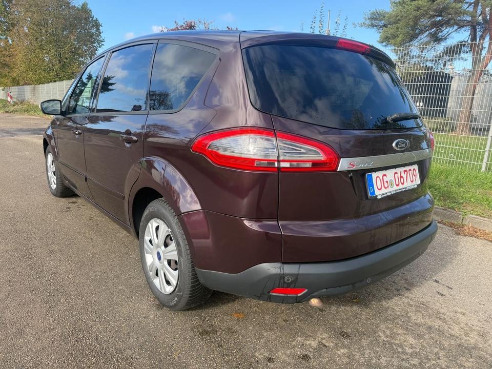 Ford S-Max 2012 — вигляд ззаду