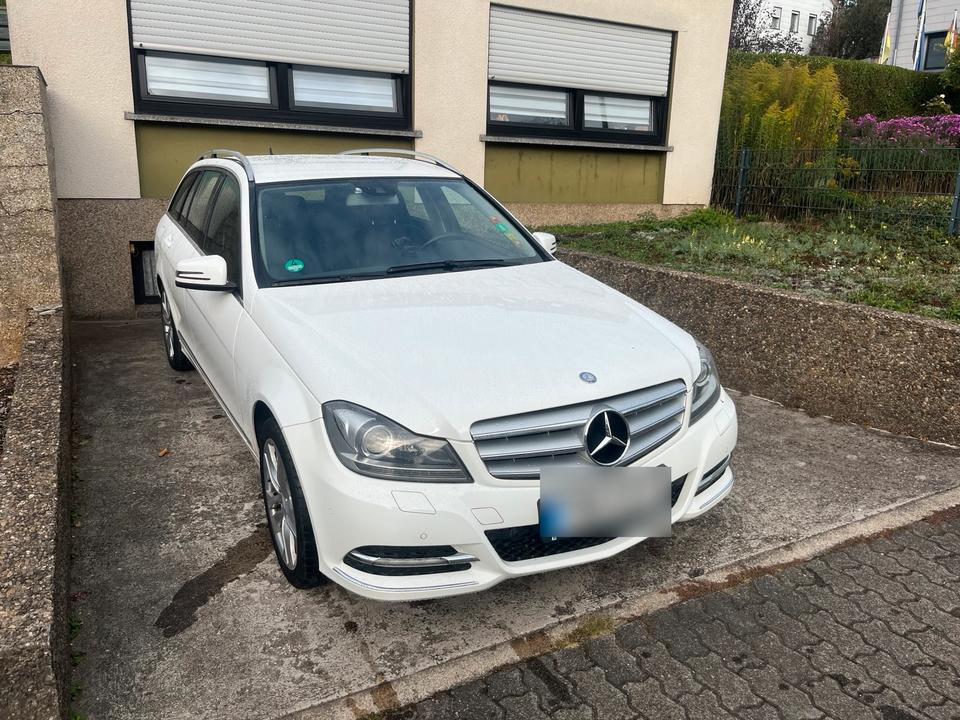 Mercedes Benz C 220 2012 — вигляд ззаду
