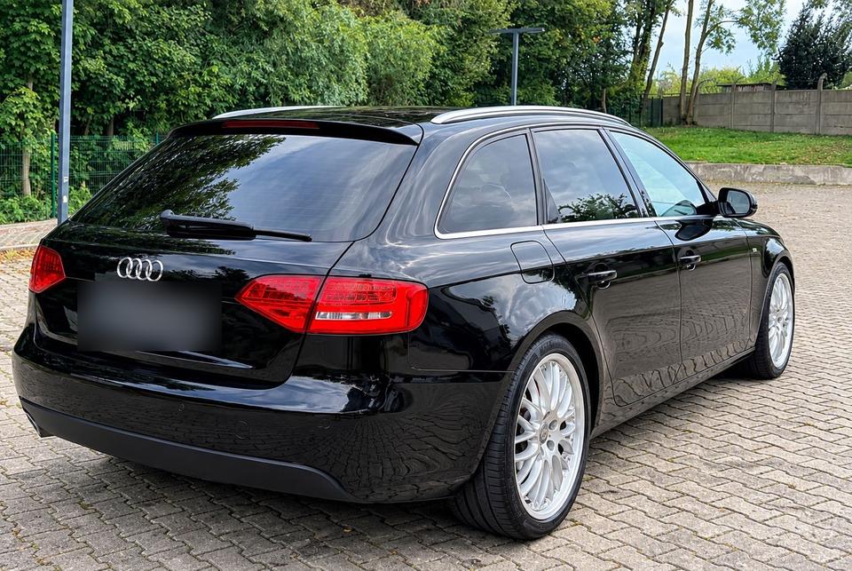 Audi A4 2010 — engine