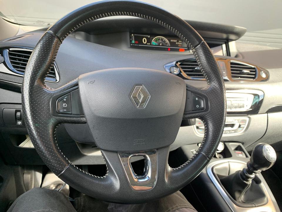 Renault Grand Scenic 2014 — photo 11