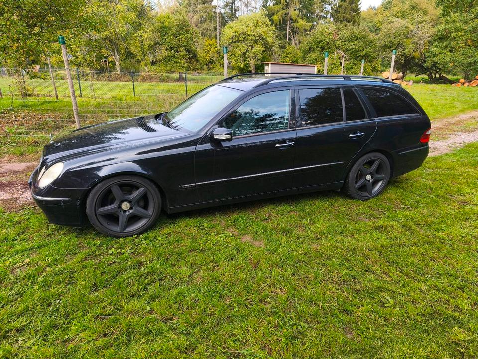 Mercedes Benz E 320 2005 — rear view