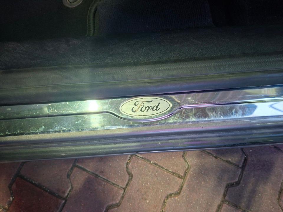 Ford S-Max 2011 — photo 11