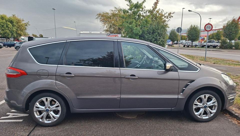 Ford S-Max 2011 — interior