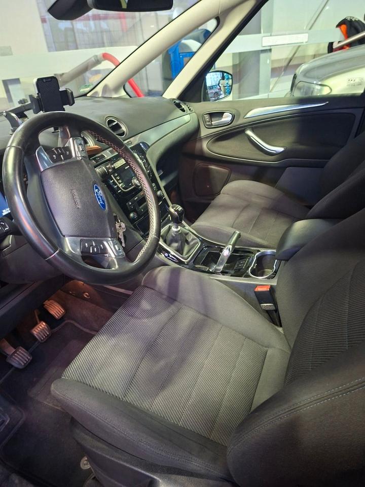 Ford S-Max 2011 — photo 7