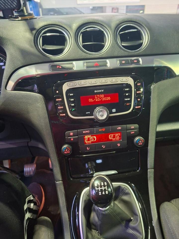 Ford S-Max 2011 — photo 8
