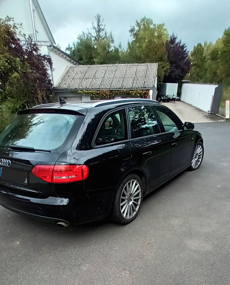 Audi A4 2011 — салон