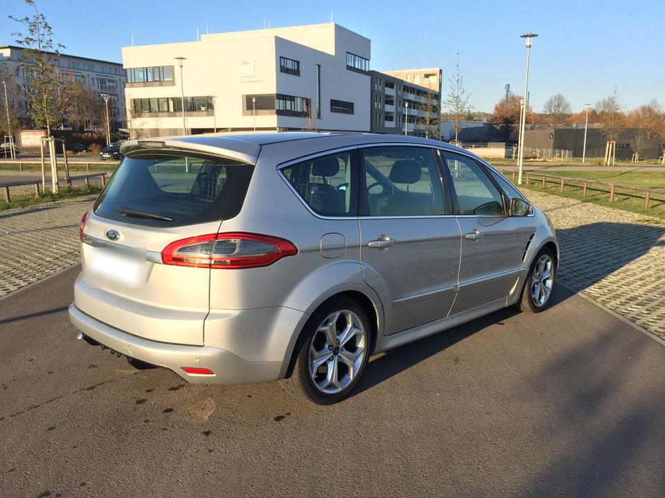Ford S-Max 2011 — вигляд ззаду