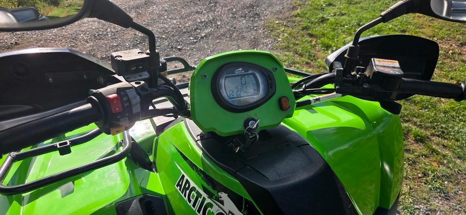 Weitere Motorräder Quad ATV TRV 700i XT 2014 — салон