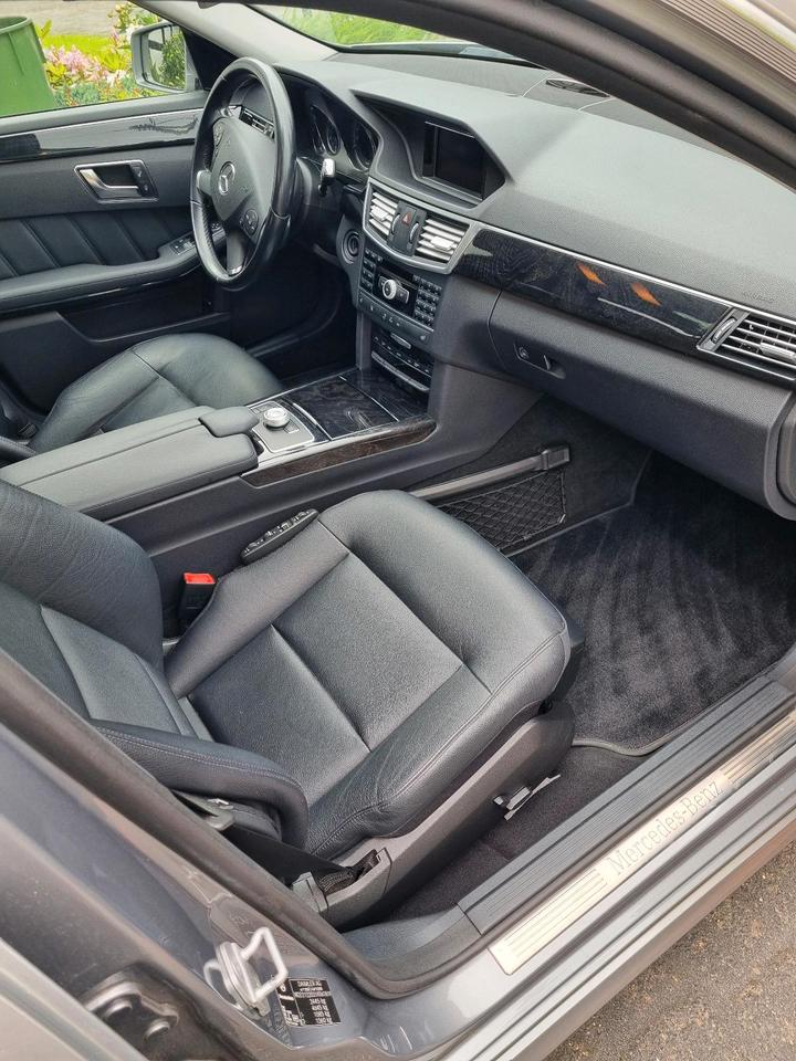 Mercedes Benz E 250 2012 — photo 11