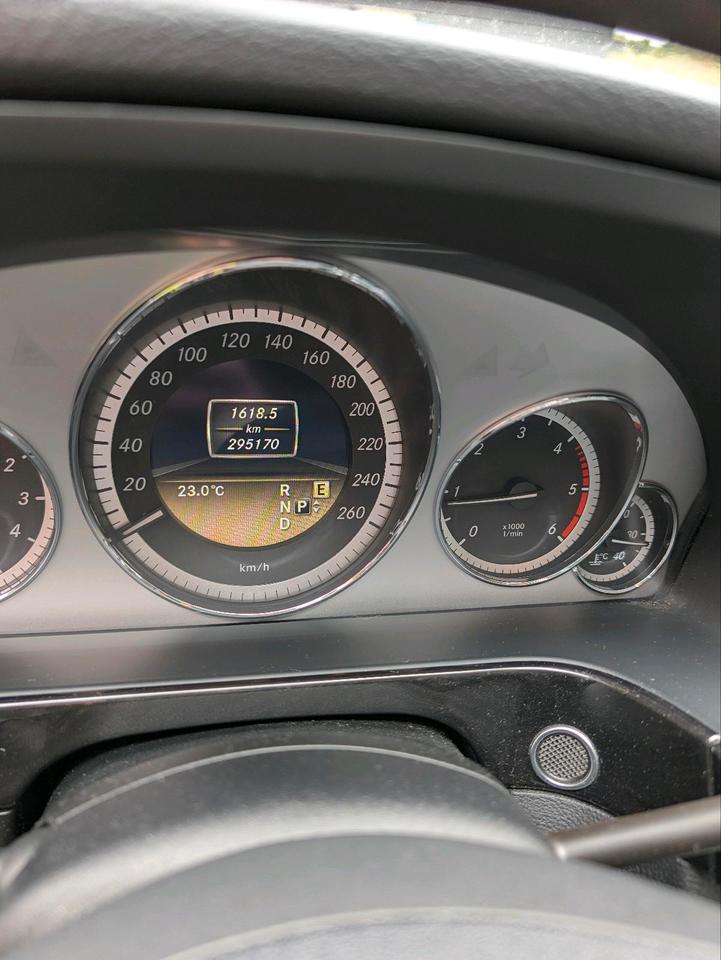 Mercedes Benz E 250 2012 — photo 18