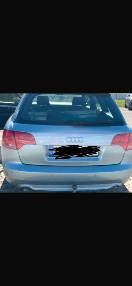 Audi A4 2007 — салон